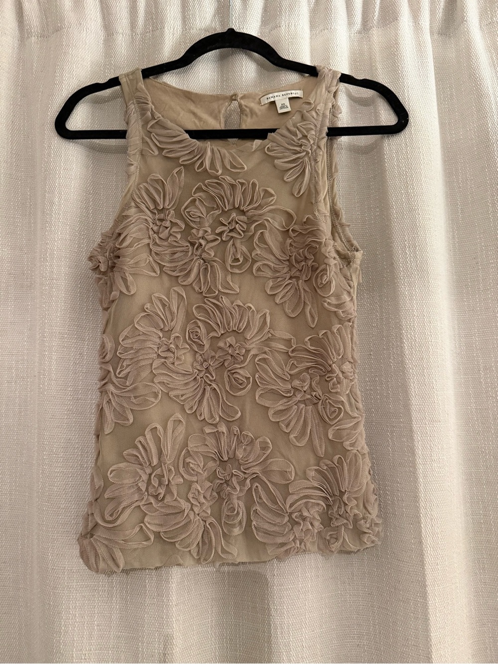Banana republic Sleeveless Floral Appliqué Tank Top Beige size XS